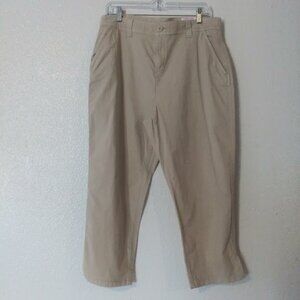 Style & CO women's size 10 light tan colored mid rise capri pants